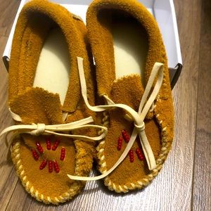 Brand New in Box NATIVE AMERICAN BEADED MOCCASINS
